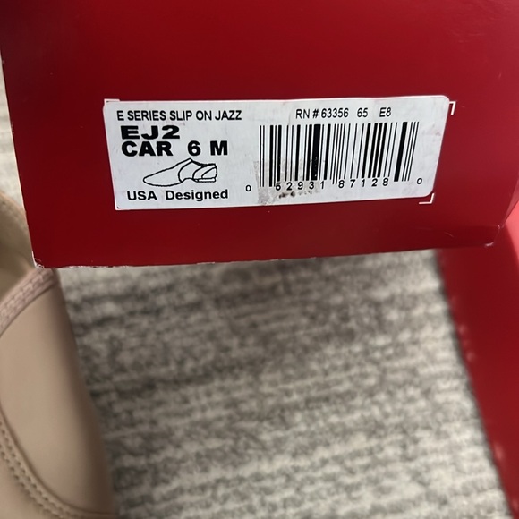 Capezio E Series Slip On Jazz Shoe in Caramel 🆕 - Picture 5 of 5